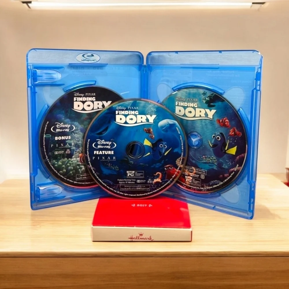 Disney Pixar Original Dory Xmas Tree Decor plus Movie Unboxed